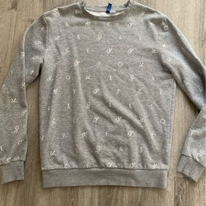 Vintage H&M crewneck sweater with a streetwear vibe to it
